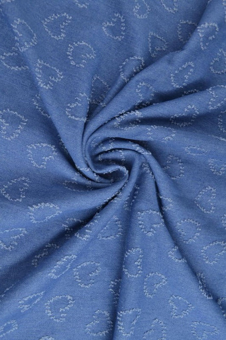 Lys blå denim stof med hjertemønster – metervare til bukser & jakker, metervare til erhverv (billede 1 af 8)