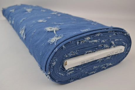 Lys blå denim stof med vasket slidt overflade – metervare til bukser & jakker, metervare til erhverv (billede 2 af 8)