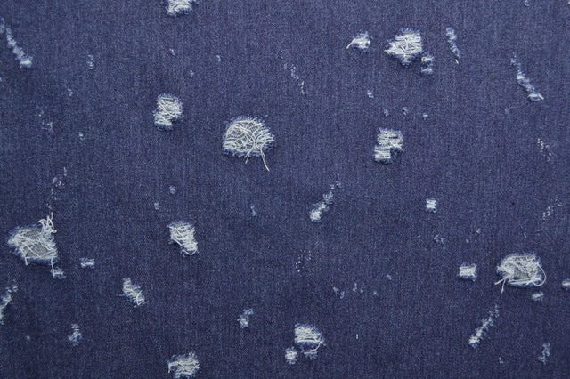 Mørkeblå denim stof med vasket slidt overflade – metervare til bukser & jakker, metervare til erhverv (billede 3 af 8)