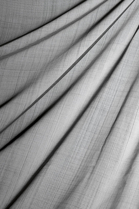 Silkeblød semi-transparent gardinvoile — antracitgrå, stofprøve