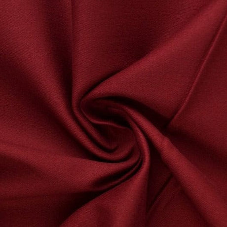 Bordeaux bomuldstwill med stræk – diagonal twill & formfast komfort, metervare til erhverv (billede 1 af 7)