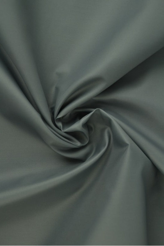 Grå let vandtæt polyester – slidstærk & hurtigtørrende, metervare til erhverv (billede 1 af 6)