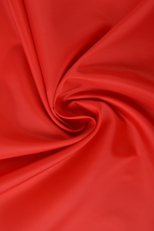 Rød polyester foer – glat, let & let glans, metervare til erhverv (billede 1 af 5)