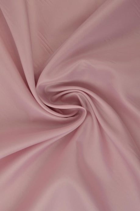 Støvet lyserød polyester foer – glat, let & let glans, metervare til erhverv (billede 1 af 5)