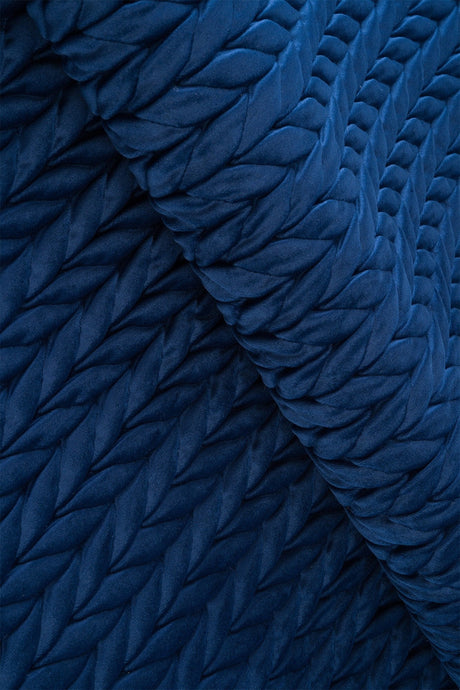Dyb koboltblå magic deluxe p301 – quiltet velour med fin fletning, metervare til erhverv (billede 1 af 5)