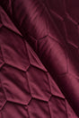 Dyb bordeauxrød magic velvet 3D – quiltet velour med sekskantmønster, metervare til erhverv (billede 1 af 8)