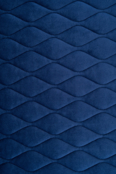 Klassisk marineblå magic velvet 3D – quiltet velour med bladmønster, metervare til erhverv (billede 2 af 8)