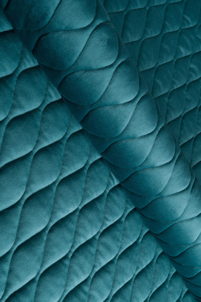Dyb laguneturkis magic velvet 3D – quiltet velour med bladmønster, metervare til erhverv (billede 1 af 8)