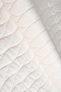 Varm elfenbenshvid magic velvet 3D – quiltet velour med bølgemønster, metervare til erhverv (billede 1 af 8)