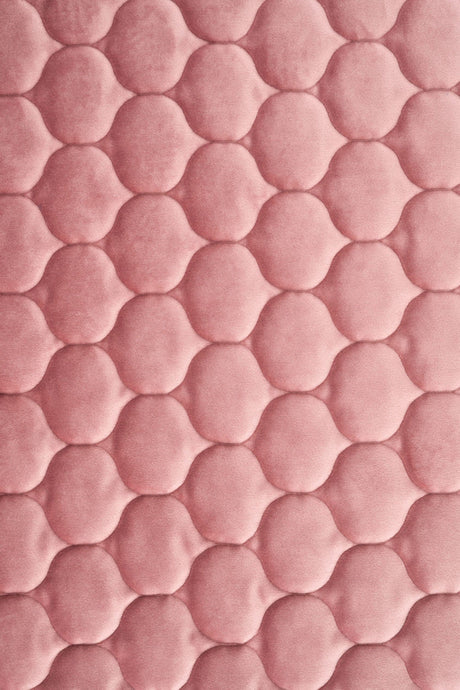 Støvet gammelrosa magic velvet 3D – quiltet velour med dråbemønster, metervare til erhverv (billede 2 af 8)