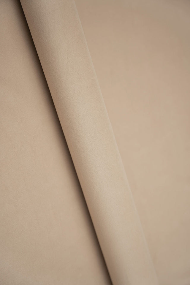 Blød nudebeige smart velvet møbelvelour – slidstærk & petproof, metervare til erhverv (billede 1 af 4)