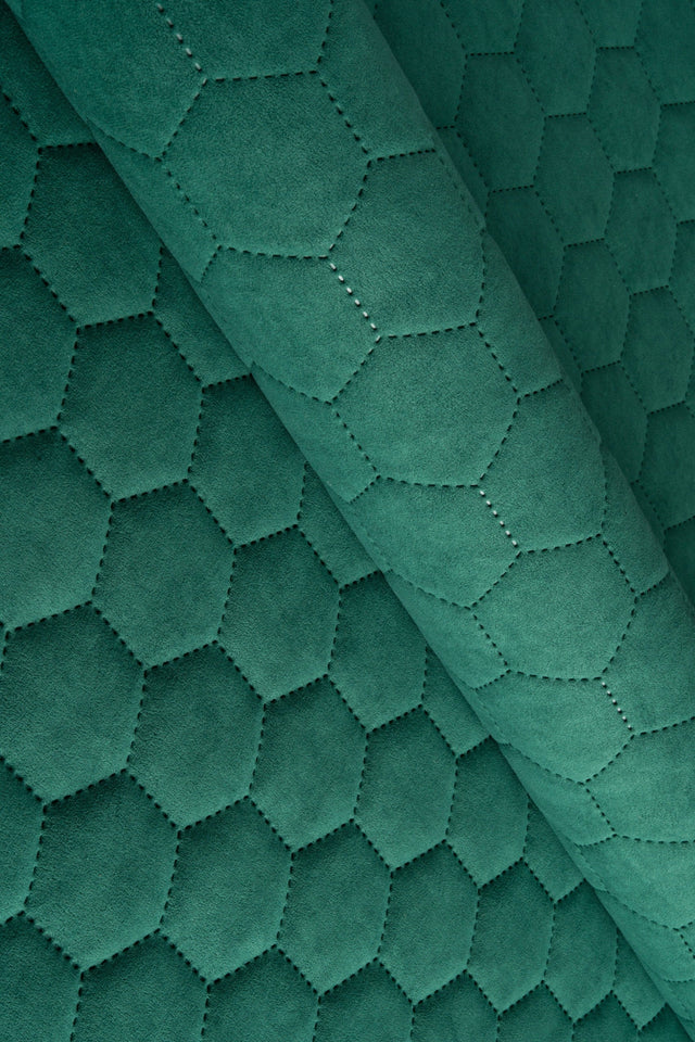 Klar malakitgrøn Uttario velvet 3D – quiltet velour med sekskantmønster, metervare til erhverv (billede 1 af 3)