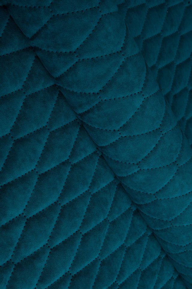 Mørk fjordblå Uttario velvet 3D – quiltet velour med bladmønster, metervare til erhverv (billede 1 af 3)