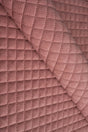 Blød koralrosa Uttario velvet 3D – quiltet velour med rudemønster, metervare til erhverv (billede 1 af 3)