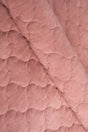 Blød koralrosa Uttario velvet 3D – quiltet velour med boblemønster, metervare til erhverv (billede 1 af 3)