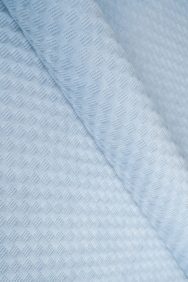 Lys himmelblå Uttario velvet 3D – quiltet velour med fint bølgemønster, metervare til erhverv (billede 1 af 3)