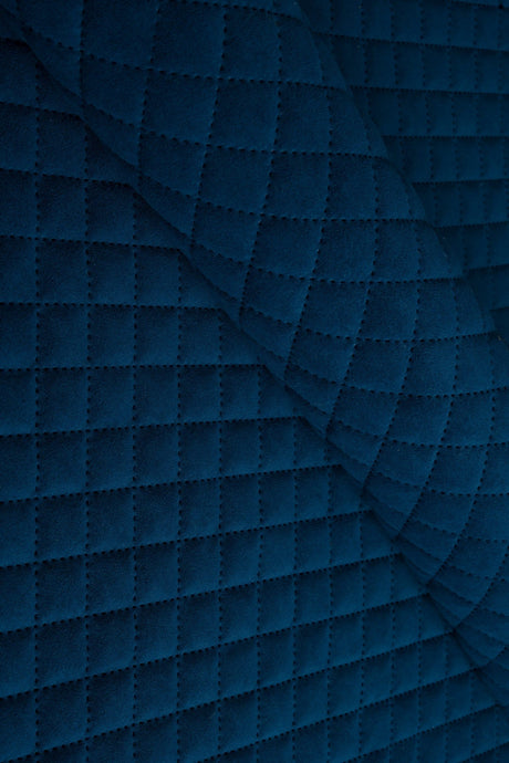 Mørk safirblå Uttario velvet 3D – quiltet velour med rudemønster, metervare til erhverv (billede 1 af 3)