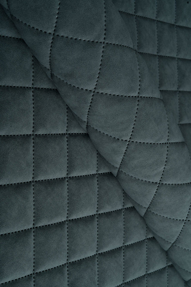 Mørk stormgrå Uttario velvet 3D – quiltet velour med viftemønster, metervare til erhverv (billede 1 af 3)