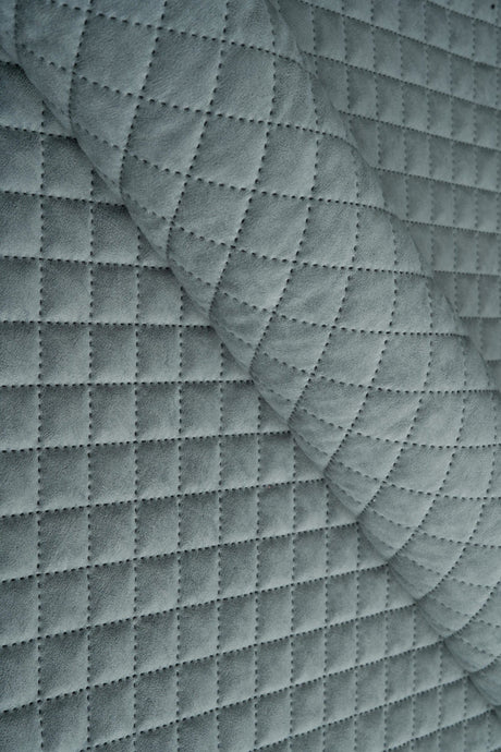 Lys tågegrå Uttario velvet 3D – quiltet velour med rudemønster, metervare til erhverv (billede 1 af 3)