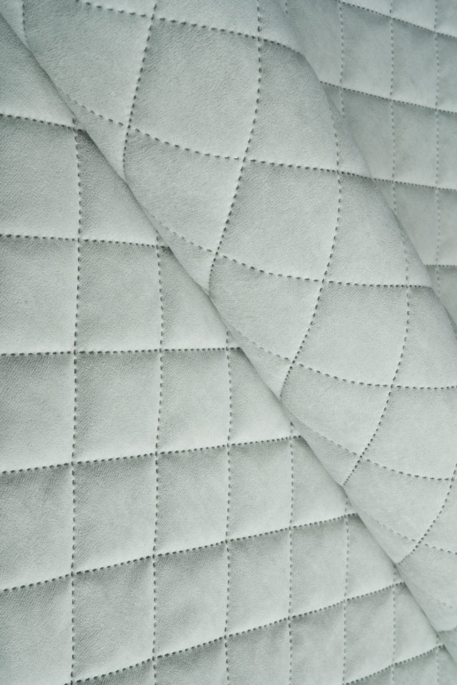 Sart isgrå Uttario velvet 3D – quiltet velour med viftemønster, metervare til erhverv (billede 1 af 3)