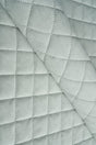Sart isgrå Uttario velvet 3D – quiltet velour med viftemønster, metervare til erhverv (billede 1 af 3)