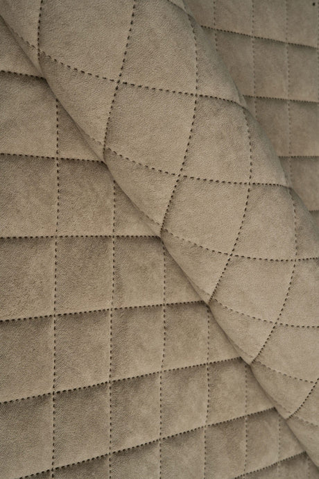 Lun klitbeige Uttario velvet 3D – quiltet velour med viftemønster, metervare til erhverv (billede 1 af 3)