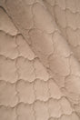 Lun klitbeige Uttario velvet 3D – quiltet velour med boblemønster, metervare til erhverv (billede 1 af 3)