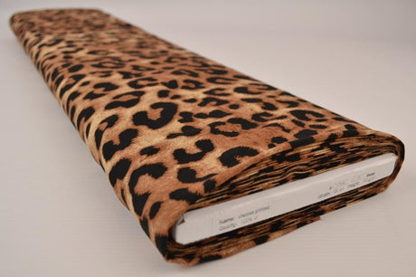 Viskose stof med leopardprint – cognac & sort, metervare til erhverv (billede 2 af 9)