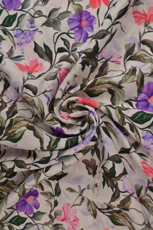 Viskose stof med botanisk blomsterprint – hvid, lilla & pink, metervare til erhverv (billede 1 af 9)