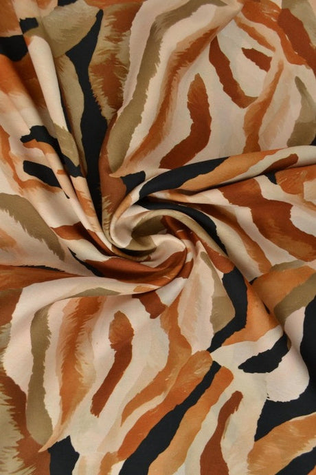 Viskose stof med tigerprint – cognac, beige & sort, metervare til erhverv (billede 1 af 9)