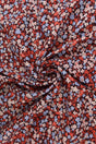 Viskose stof med småt blomsterprint – bordeaux & lyseblå, metervare til erhverv (billede 1 af 9)