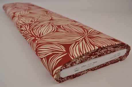 Viskose stof med tropisk bladprint – rust & creme, metervare til erhverv (billede 2 af 9)