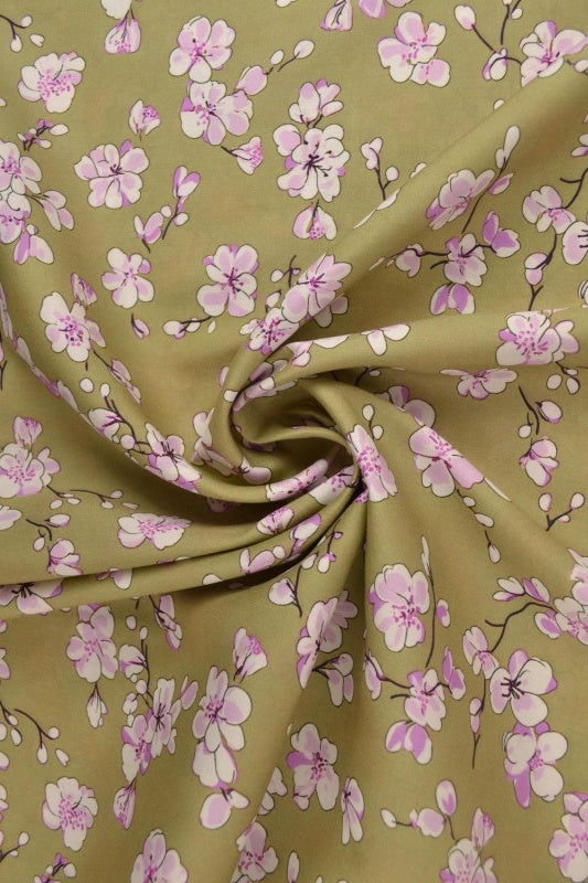 Viskose stof med kirsebærblomst print – karry & hvid, metervare til erhverv (billede 1 af 9)