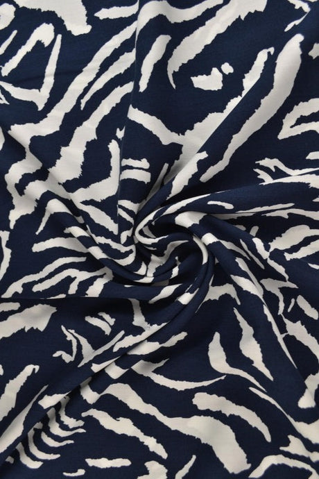 Viskose stof med abstrakt zebraprint – marineblå & hvid, metervare til erhverv (billede 1 af 9)