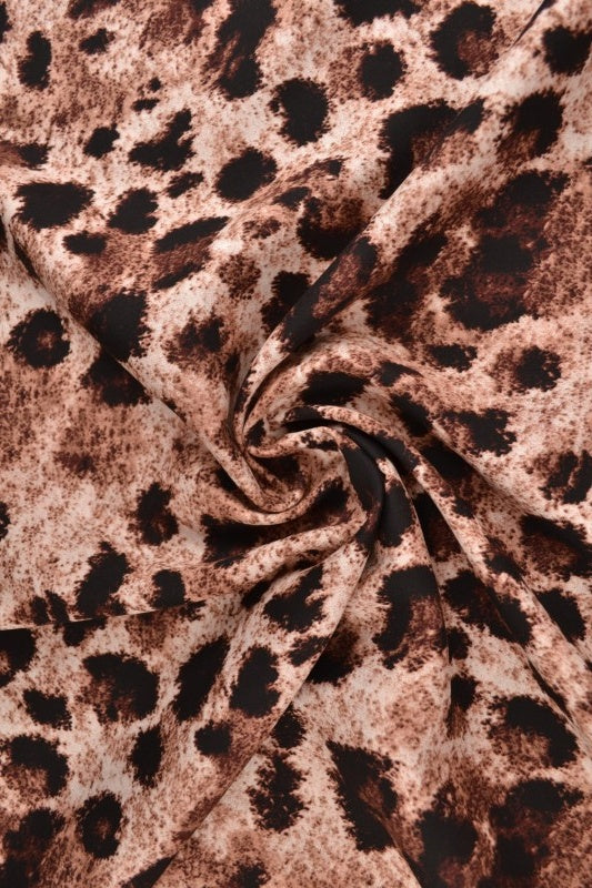 Viskose stof med leopardprint – hvid & antracit, metervare til erhverv (billede 1 af 9)
