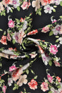 Viskose stof med romantisk blomsterprint – sort & flerfarvet, metervare til erhverv (billede 1 af 9)