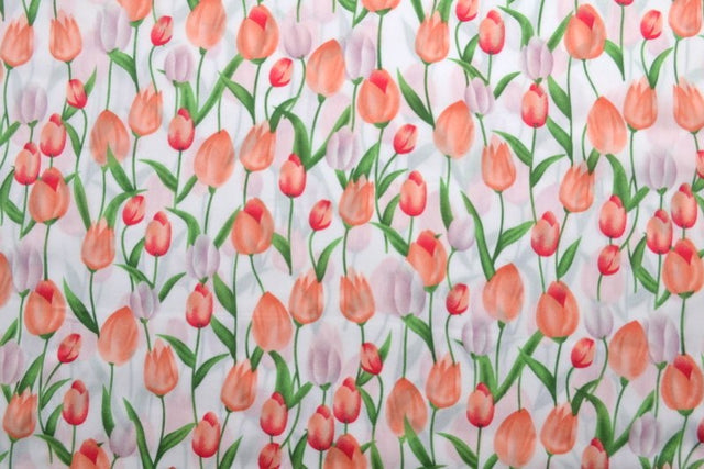 Hvidt viskose stof med tulipan print – let fald & elegant mat glans, metervare til erhverv (billede 2 af 5)